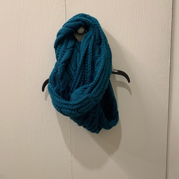 Blue/teal infinity scarf - Picture 3 of 3